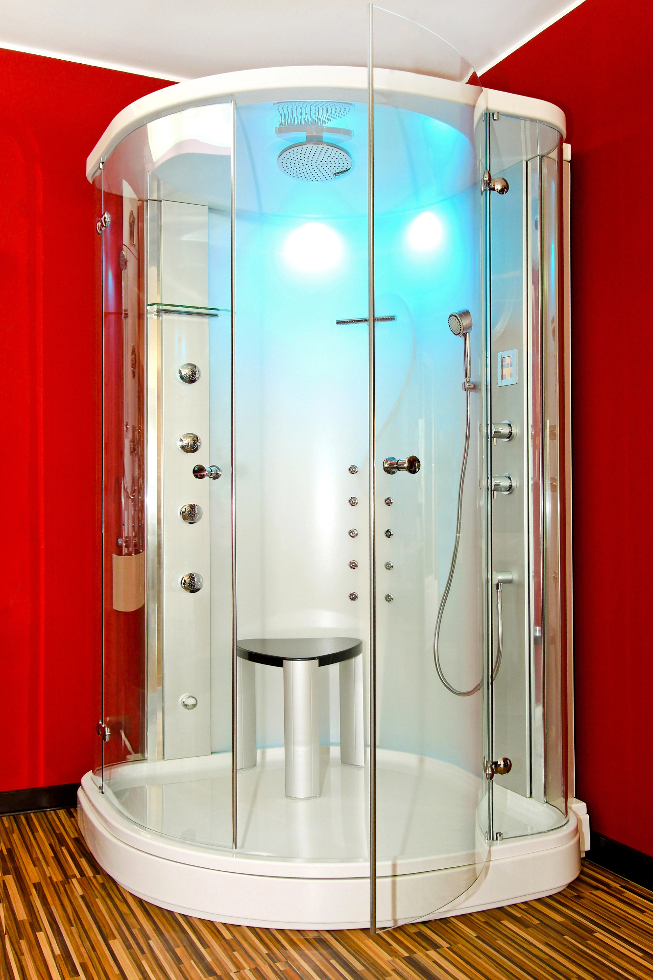 Tuš kabine so razkošje v vsakdanjem življenju.